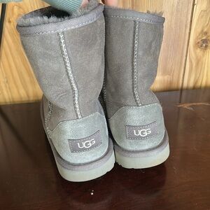 Gray Uggs Size 5